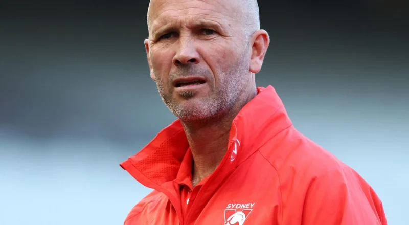New Essendon coach Mark McVeigh tipped to approach James Hird for Bombers AFL role