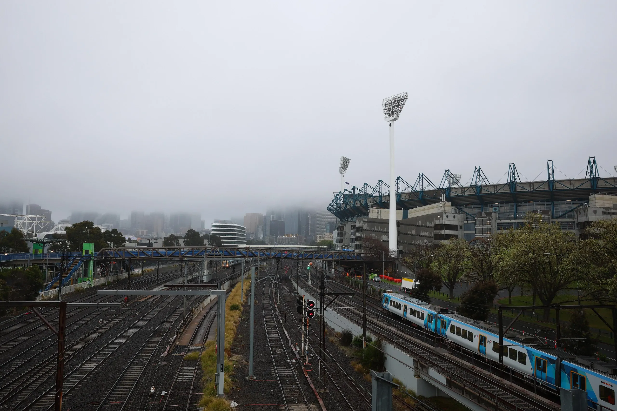 Fog descends on the MCG ahead of the AFL grand final